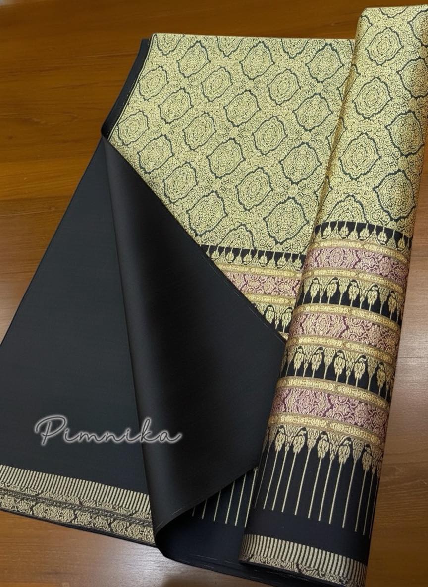 ผ้าไหมยกดอก