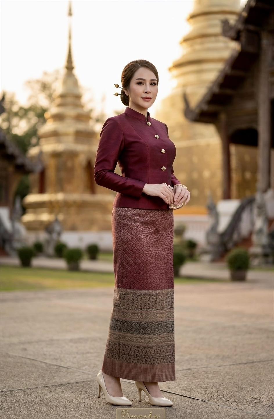 ชุดไทยจิตรลดา / อมรินทร์