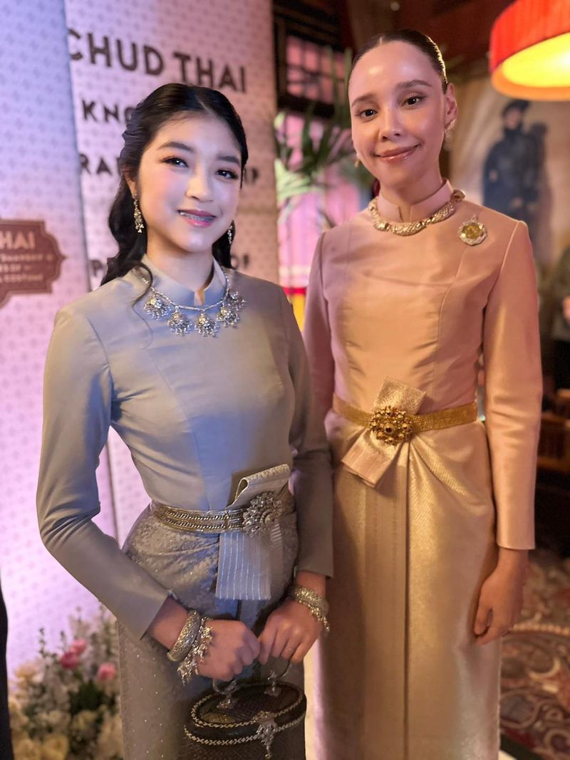 รีวิวลูกค้า ลดา ซิลค์ ชุดไทยผ้าไหม รูปที่ 7