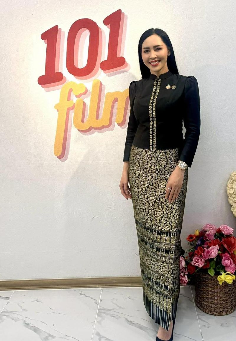 รีวิวลูกค้า ลดา ซิลค์ ชุดไทยผ้าไหม รูปที่ 4