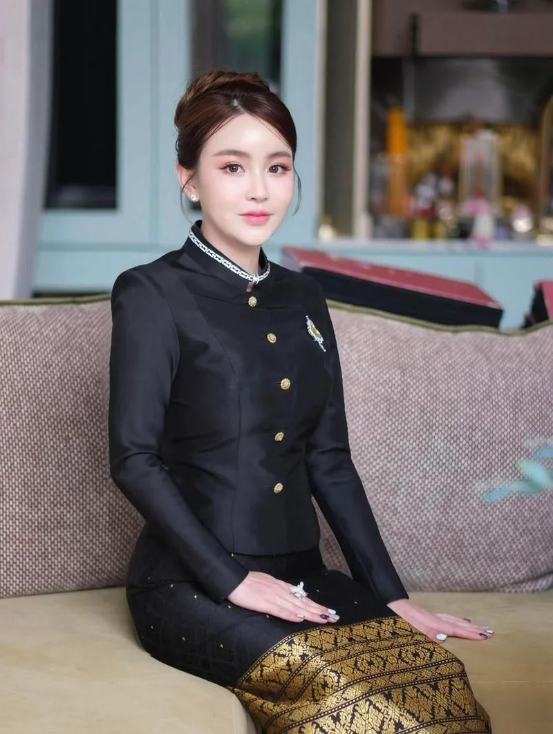 รีวิวลูกค้า ลดา ซิลค์ ชุดไทยผ้าไหม รูปที่ 6